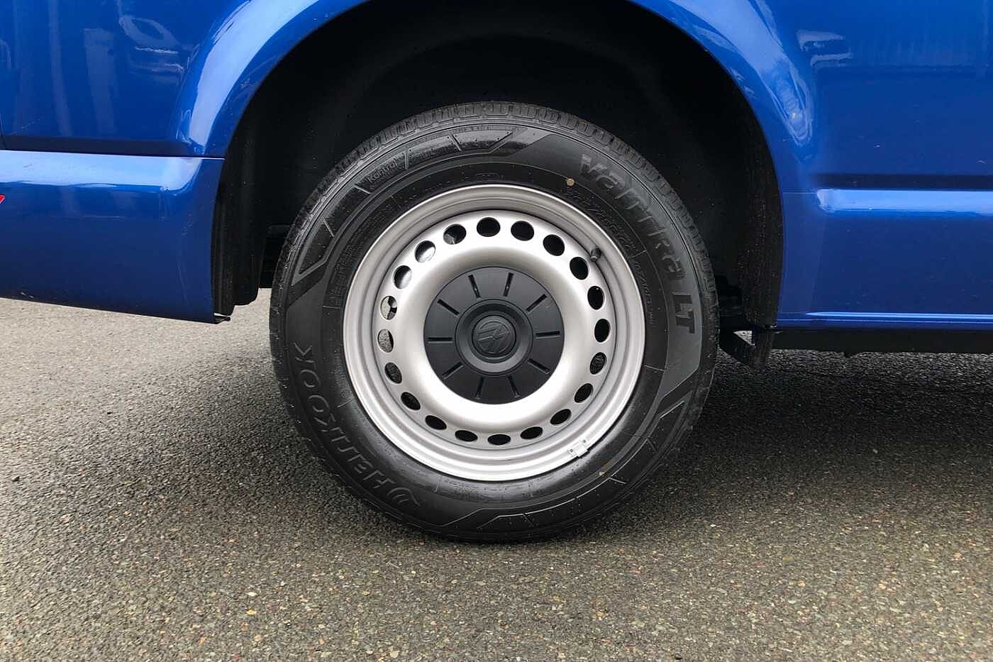 Volkswagen Transporter T32 Kombi Startline SWB 150 PS 2.0 TDI 7sp DSG